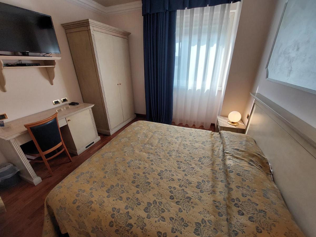 Hotel Villa Medici Rocca San Giovanni Eksteriør billede