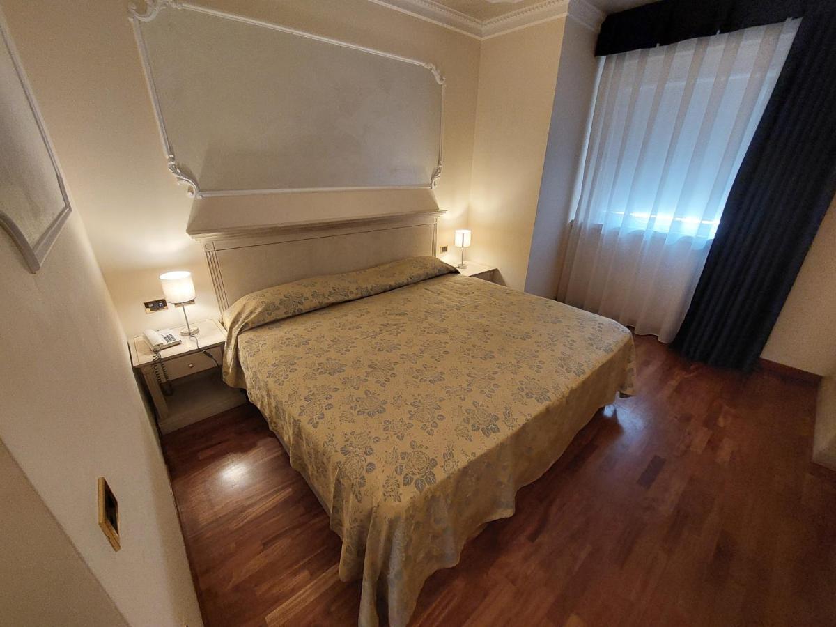 Hotel Villa Medici Rocca San Giovanni Eksteriør billede