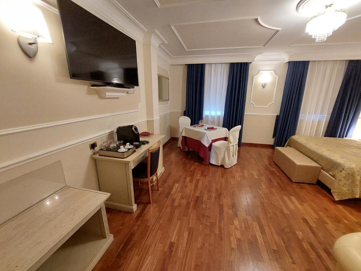Hotel Villa Medici Rocca San Giovanni Eksteriør billede