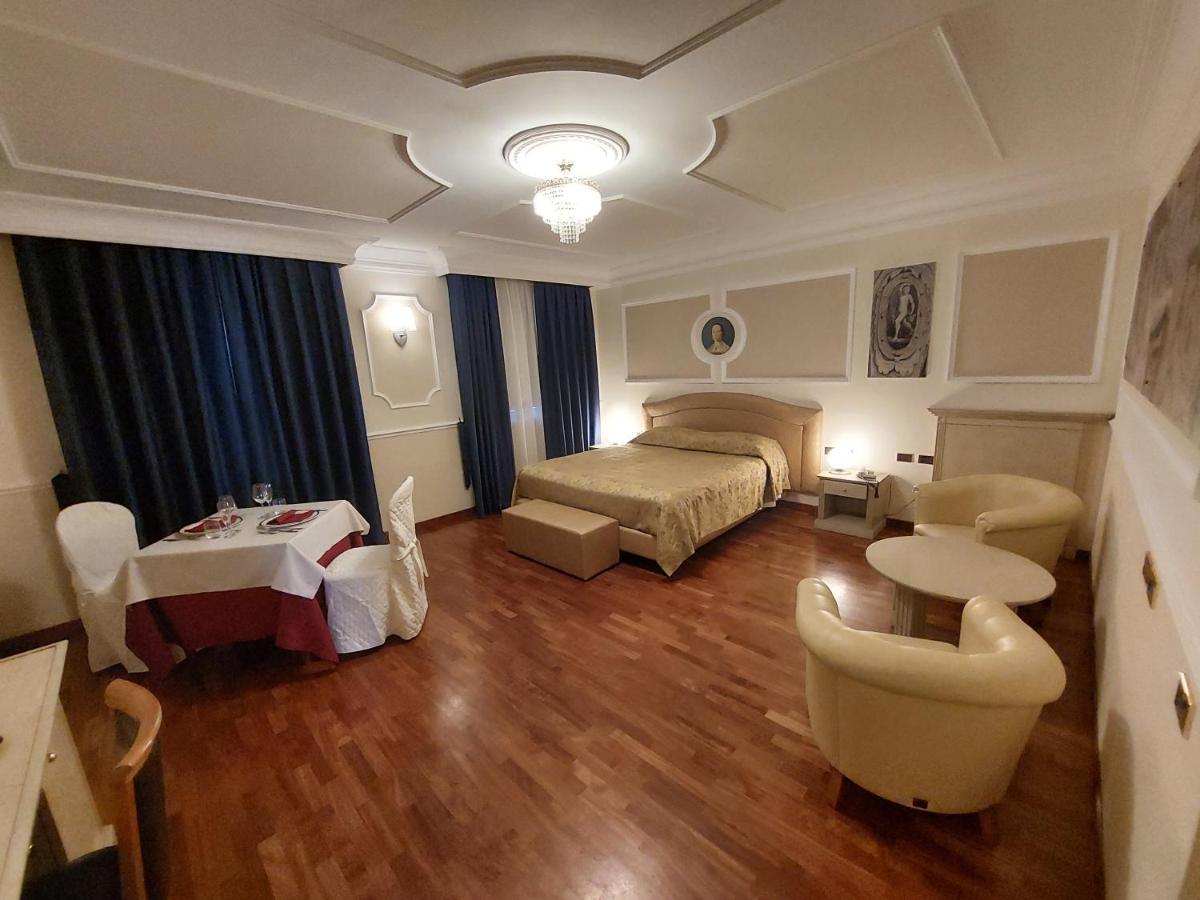 Hotel Villa Medici Rocca San Giovanni Eksteriør billede