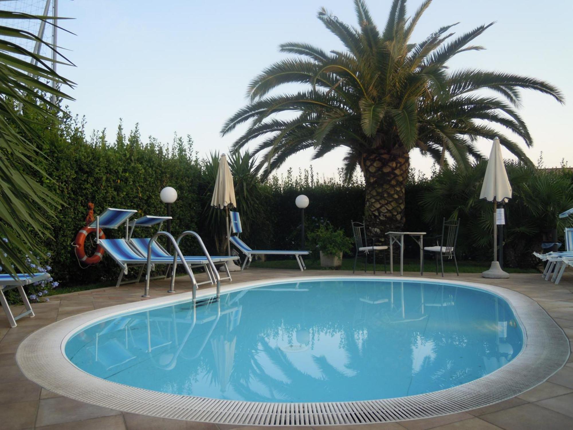 Hotel Villa Medici Rocca San Giovanni Eksteriør billede