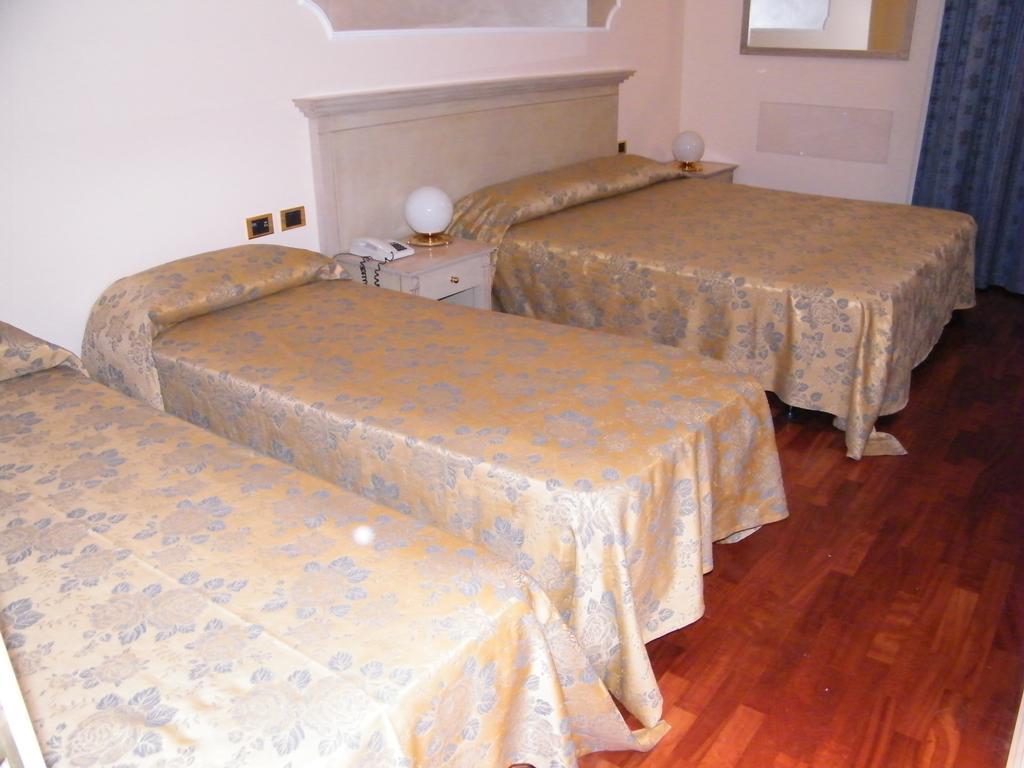 Hotel Villa Medici Rocca San Giovanni Eksteriør billede