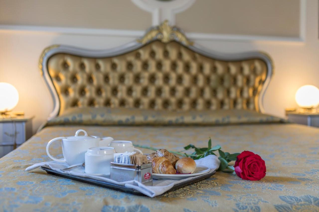 Hotel Villa Medici Rocca San Giovanni Eksteriør billede
